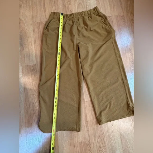 Title Nine Mustard Staycation Cropped Elastic Waist Pants Size M - Picture 9 of 12